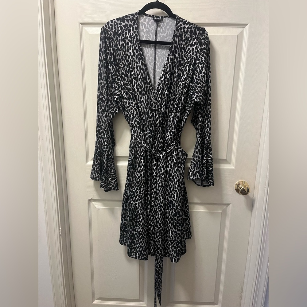 Torrid Women’s Plus Sz Dress. Black and White Leopard print. Surplus style. 2X